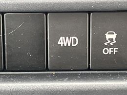 4WDのお車ですので、雪道でも安心です♪降雪地地域にお住まいの方以外にも、ウィンタースポーツが趣味の方や降雪地域へ帰省される機会がある方にもおすすめ！