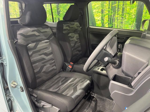 運転席シート廻りは使用感も少なく、良好な状態となっています。丁寧に使われていたことがよくわかりますね。