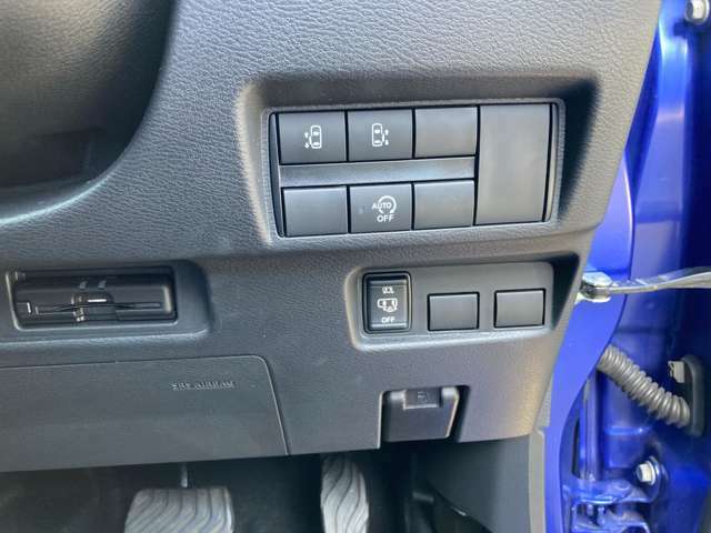 運転席右側には各種スイッチがあります！