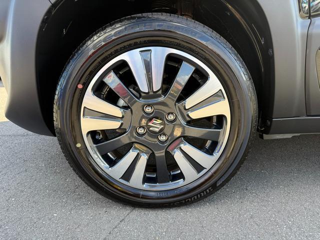 純正アルミ付き。ごらんのデザインが大きい車両を引き締まった感じにさせてくれますね。足元も軽量化になります。【国道152号線（飛龍街道）沿い　営業時間10時?18時30分　定休日　火曜日　第3水曜日】