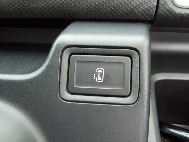 ワンタッチで開閉できる電動スライドドアを採用☆