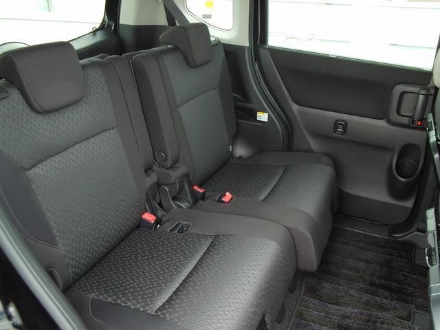 後席もリクライニングや前後スライド調整が可能です☆