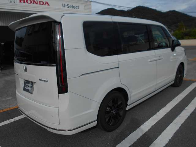 パワーテールゲート装備。