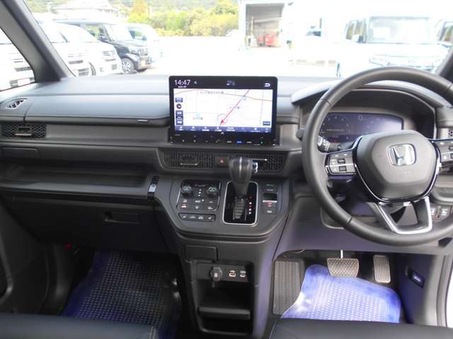 純正ナビ（LXM-247VFLi)装備。