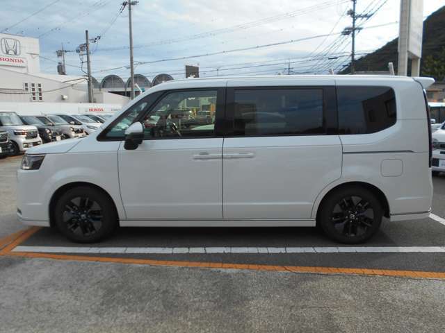 こちらのお車は、7名乗りとなっています♪