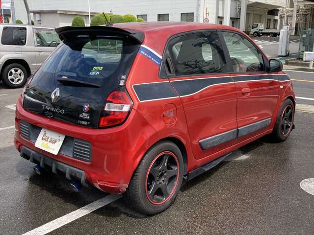 ご契約時は手付金として1のみお預かりさせていただきます。納車日前日までに残金を指定口座へご入金していただくか納車日当日に現金をご持参ください。納車日はお客様のご都合に合わせられます。