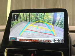 【バックカメラ】駐車時に後方がリアルタイム映像で確認できます。大型商業施設や立体駐車場での駐車時や、夜間のバック時に大活躍！運転スキルに関わらず、今や必須となった装備のひとつです！