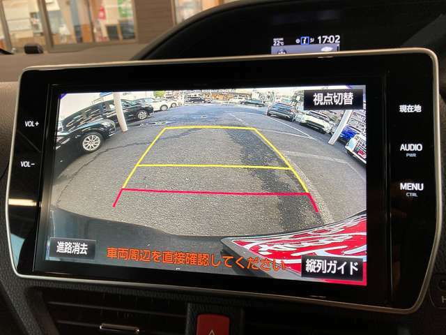 便利なバックビューカメラを装備し、駐車が苦手な方でも安心していただける装備です。