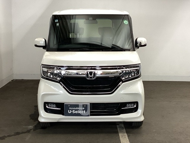 お客様に安全で快適なカーライフをお送りいただくために、中古車にも高いレベルの品質基準を設け、その基準に従って、全ての中古車について納車前整備を実施しています。