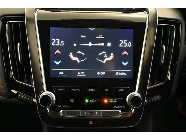 マルチオペレーションタッチ（エアコン設定画面）　◆左右独立温度コントロールフルオートエアコン（ミラーヒーター付）です。　運転席/助手席それぞれ温度設定が可能。