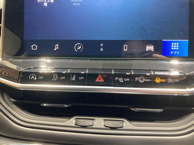 自動車保険について。正規ディーラーだけの特別なブランド保険に加入いただけます。基本補償に加え5つの項目をカバーする「プレミアムプラス」と、長期契約による安定した保険料で、さらなる安心と満足を提供します