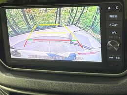 【バックカメラ】駐車時に後方がリアルタイム映像で確認できます。大型商業施設や立体駐車場での駐車時や、夜間のバック時に大活躍！運転スキルに関わらず、今や必須となった装備のひとつです！