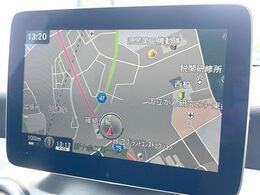 ●ベンツ純正ナビ:一体感のあるナビは、高級感ある車内を演出してくれます。Bluetooth再生などオーディオ機能も充実しておりますので、運転もより楽しめます♪