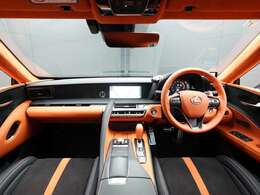 ★1オーナー＆禁煙車両★オレンジ×ブラックインテリア♪室内の匂いや汚れも御座いません♪今回のお車、状態の良さには、自信が御座います♪ご納車時には高温スチームを利用し、徹底的にクリーニング致します！