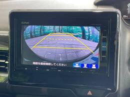【バックカメラ】駐車時に後方がリアルタイム映像で確認できます。大型商業施設や立体駐車場での駐車時や、夜間のバック時に大活躍！運転スキルに関わらず、今や必須となった装備のひとつです！