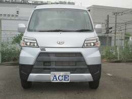 タテ・ヨコ・高さすべてに余裕をたっぷりとりながら軽商用4ナンバーサイズに収めています。毎車検は2年で経済的です。