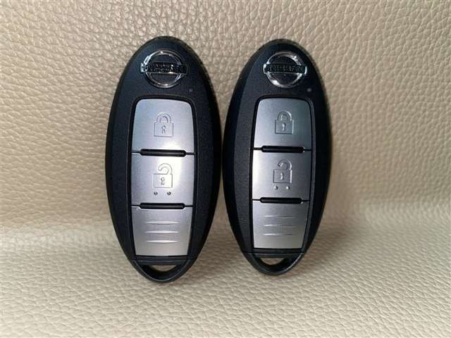 ☆スマートキーを携帯していればキーを取り出さずにドアを施錠＆解錠。クルマの始動も可能です☆