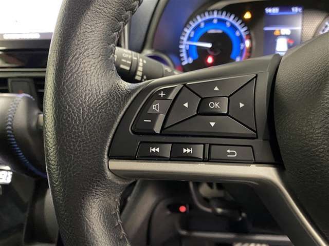 ☆ステアリングスイッチ付き。前方から目を離すことなく操作することが可能です☆