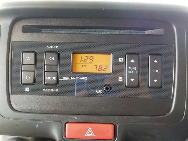 AM/FM/CDデッキを装備しています。