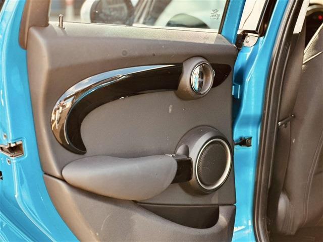 素敵なカラーのクーパーSで週末を楽しんでみてはいかがでしょうか？