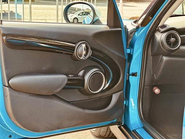 素敵なカラーのクーパーSで週末を楽しんでみてはいかがでしょうか？