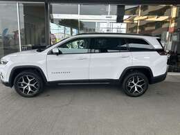 台形ホイールアーチでSUVのタフさと走破性を高めたデザインとなります。