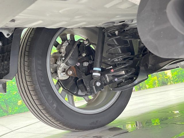 お車を安心してお乗りいただく為には、足回りの定期点検が欠かせません。サービスサポート（有償保証）では無料点検もご提供しており、安心のカーライフをお過ごしいただけるサポート体制が整っています。