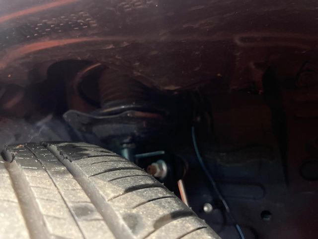 お車を安心してお乗りいただく為には、足回りの定期点検が欠かせません。サービスサポート（有償保証）では無料点検もご提供しており、安心のカーライフをお過ごしいただけるサポート体制が整っています。