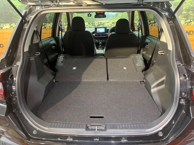 普段のお買い物や通勤、送迎等に十分な荷室スペースを確保しております。セカンドシートを倒すと、大きな荷物の積載も可能です♪
