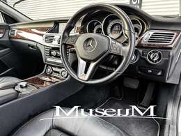 内装も大変綺麗です　4人乗りの最上クラスのスポーツバック