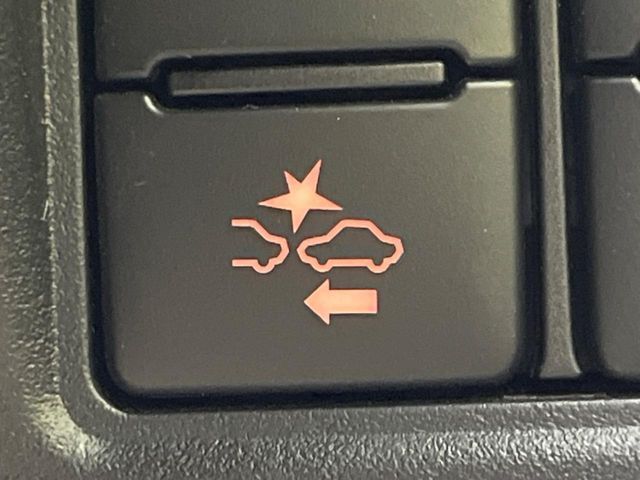 【トヨタセーフティセンス】走行中に前方の車両等を認識し、衝突しそうな時は警報とブレーキで衝突回避と被害軽減をアシスト。より安全にドライブをお楽しみいただけます。