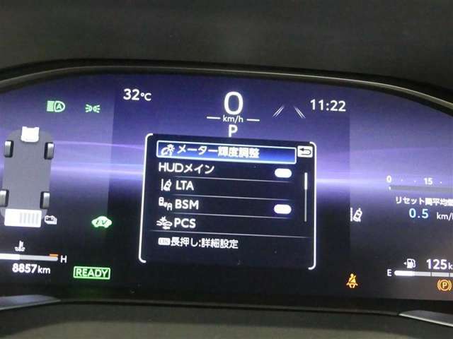 スタイリッシュなデザインのインパネ。各操作スイッチは使いやすい位置に配置されてます。