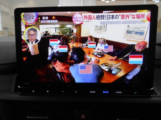 フルセグTVが視聴可能です。休憩中などに見ることが可能です。またリア席モニターをオプションで追加することも可能です。