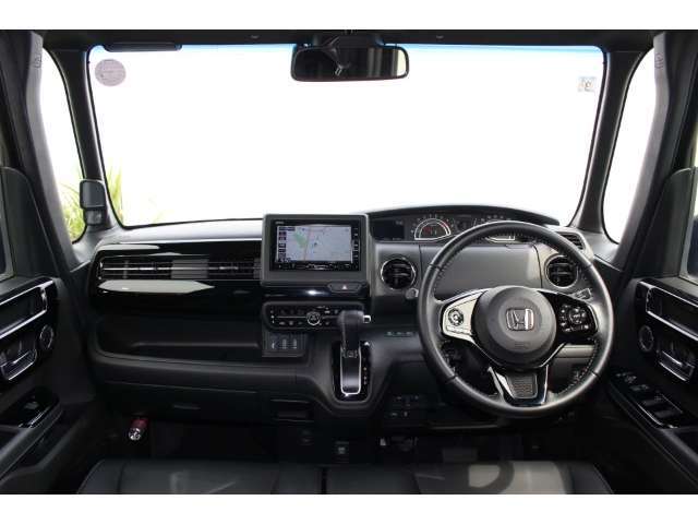 前方視界は広く高い視界で見切りも良く運転しやすいです。