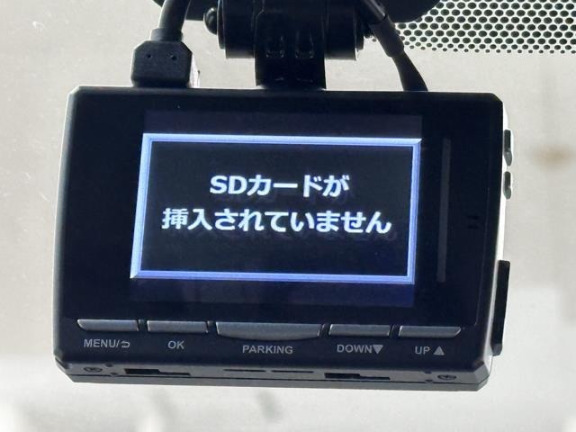 ドライブレコーダー装備してますよ。　思いでの記録や万が一の時の記録にも便利ですね。