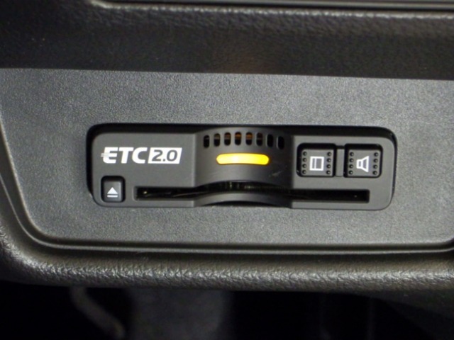 ■ETC2.0■この先便利なETC2.0車載器も装備！。ETC2.0のさまざまなサービスに対応。高速道路の料金所もストレスフリーでスムーズに通過。日時により、各種高速料金のウレシイ割引もあり♪。