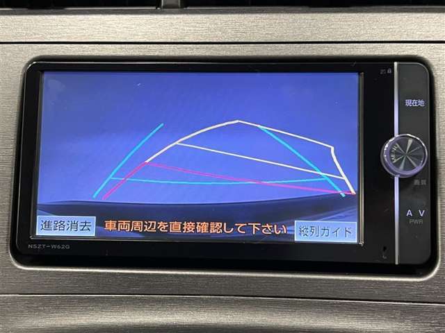 カラーバックガイドモニター！ハンドル切れ角に連動した予測線表示があり確認しやすい！