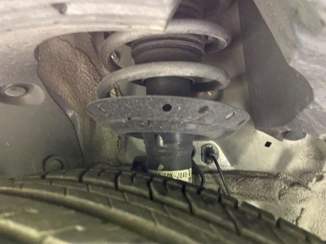 お車を安心してお乗りいただく為には、足回りの定期点検が欠かせません。サービスサポート（有償保証）では無料点検もご提供しており、安心のカーライフをお過ごしいただけるサポート体制が整っています。