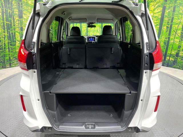 普段のお買い物や通勤、送迎等に十分な荷室スペースを確保しております。セカンドシートを倒すと、大きな荷物の積載も可能です♪