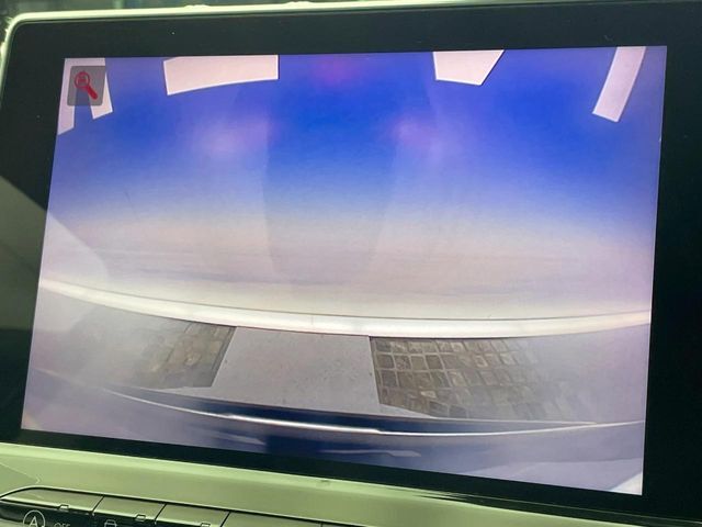 ●バックカメラ：便利な【バックカメラ】で安全確認もできます。駐車が苦手な方にもオススメな便利機能です。