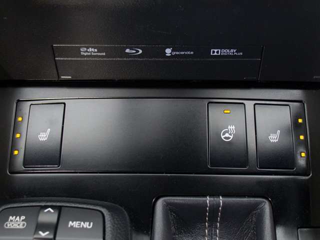 ステアリングヒーター＆シートヒーターを完備しておりますので寒い時期でも快適にご乗車頂けます。