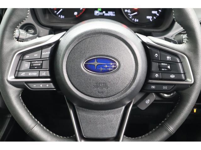 ステアリングリモコンを装備。運転中でもオーディオやナビゲーションの操作ができ、安全かつ便利な装備です。