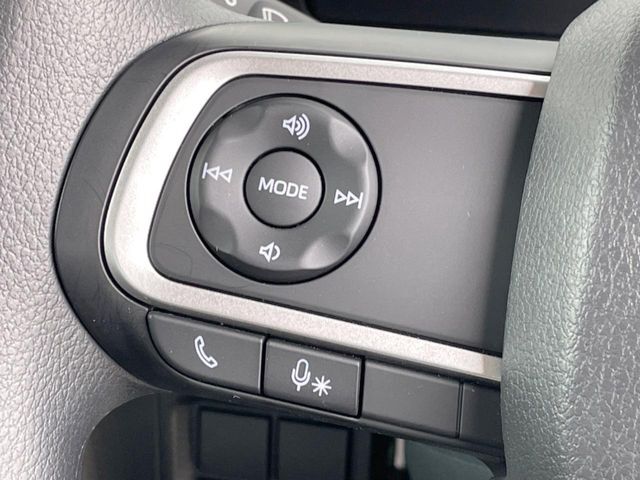 【ステアリングスイッチ】運転中、前方から目線をそらすことなく、オーディオ等の操作が可能な便利機能！安心＆快適なドライブを演出してくれます♪