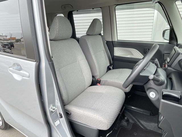 運転席シート廻りは使用感も少なく、良好な状態となっています。丁寧に使われていたことがよくわかりますね。