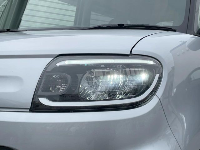 【LEDヘッドライト】悪天候や夜間走行時も良好な視界を確保し安心して運転できる高輝度LEDヘッドライトを装備！点灯速度が早く、消費電力も抑えられています。