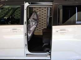 両側パワースライドドアが装備☆降車時に予約をしておけば近づくだけで自動で解錠、オープンするウェルカムオープン機能を搭載☆