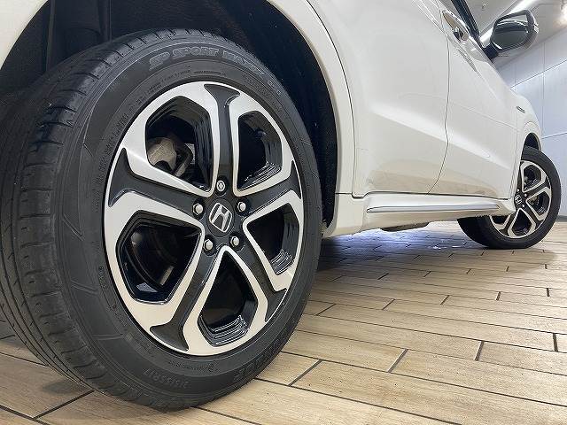 純正17インチアルミホイール搭載。