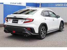 東京スバル認定U-CAR！人気のVB型WRXのSTI-Rのホワイトが入荷！STIフロントアンダースポイラー！11.6inディスプレイ！ETC！ドラレコ！！フロント＆サイド＆バックカメラ！装備充実！