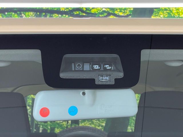【スズキ　セーフティサポート】走行中に前方の車両等を認識し、衝突しそうな時は警報とブレーキで衝突回避と被害軽減をアシスト。より安全にドライブをお楽しみいただけます。