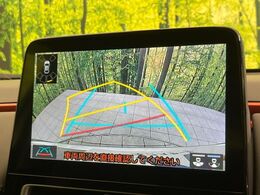 【バックカメラ】駐車時に後方がリアルタイム映像で確認できます。大型商業施設や立体駐車場での駐車時や、夜間のバック時に大活躍！運転スキルに関わらず、今や必須となった装備のひとつです！